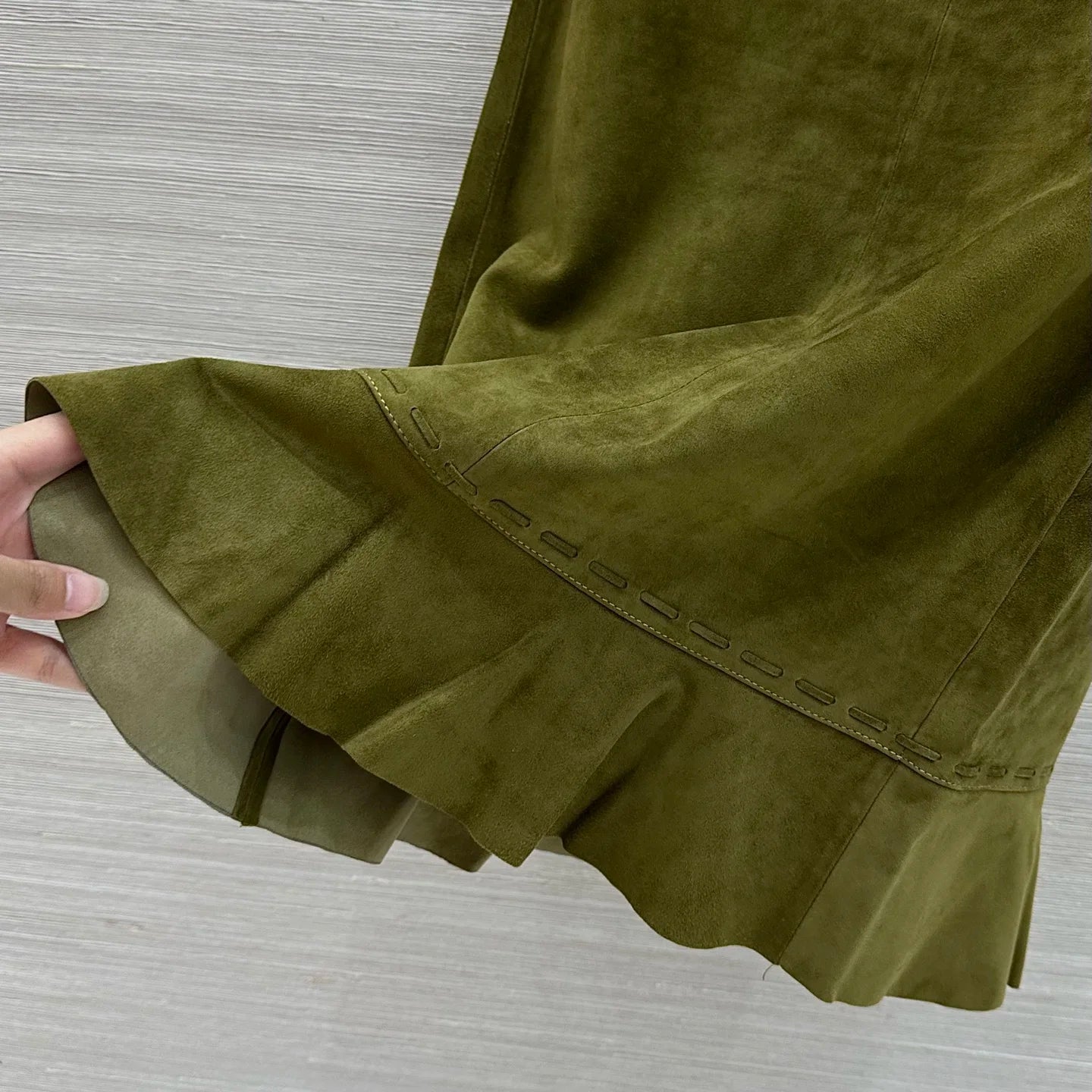 Women Elegant Leather Long Skirt Featuring Decorative Zipper Closure
