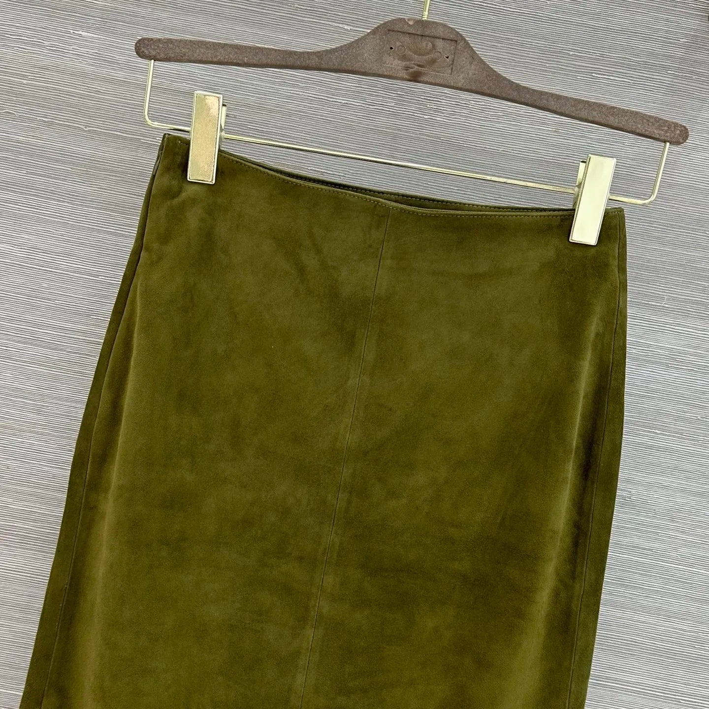 Women Elegant Leather Long Skirt Featuring Decorative Zipper Closure